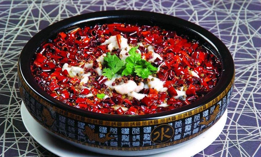 ﻿鱼加辣椒，可以做成水煮鱼，川菜中经典中的经典。 是中国最经典美食之一。﻿而在《舌尖上的美食梦》中龙